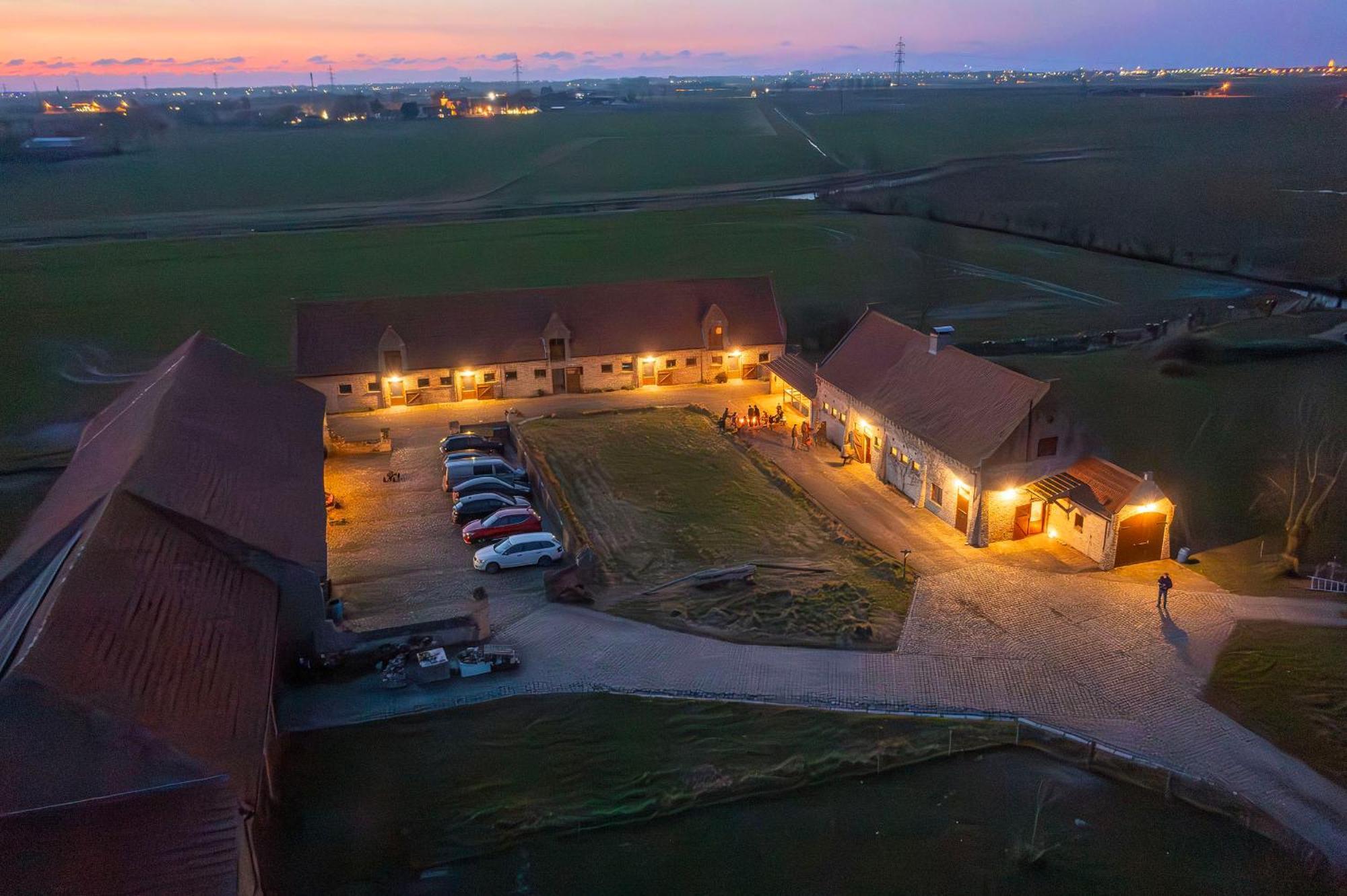 Holiday Home 'T Hof Der Witte Damen Veurne Esterno foto